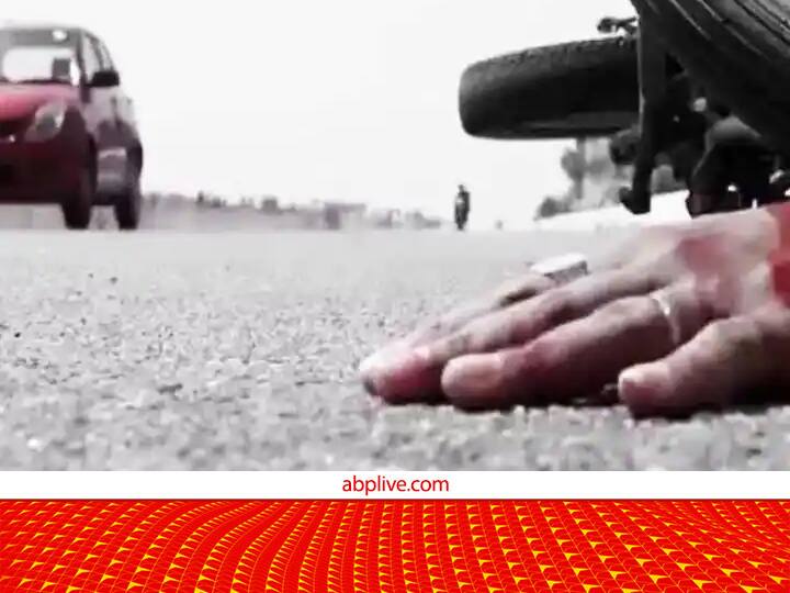 Noida Zomato delivery boy was run over by car sticker of district judge noida accident news Noida News: तेज रफ्तार कार ने जोमैटो डिलीवरी ब्वॉय को रौंदा, गाड़ी पर लगा था जिला जज का स्टीकर