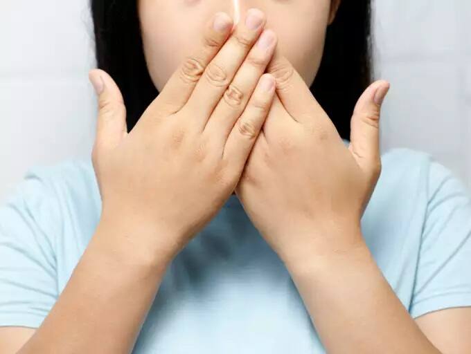 How to Stop Hiccups: 5 Sure Shot Home Remedies that Work Health Tips: શું તમને હેડકી પરેશાન કરી રહી છે? આ રહ્યો રામબાણ ઈલાજ