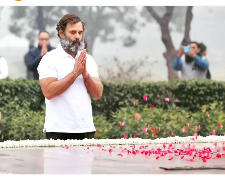 तर 'जय जवान जय किसान' हा नारा देणारे भारताचे दुसरे पंतप्रधान लाल बहादूर शास्त्री यांच्या 'विजय घाट' या समाधीस्थळी राहुल गांधी गेले आणि त्यांना नमन केलं.