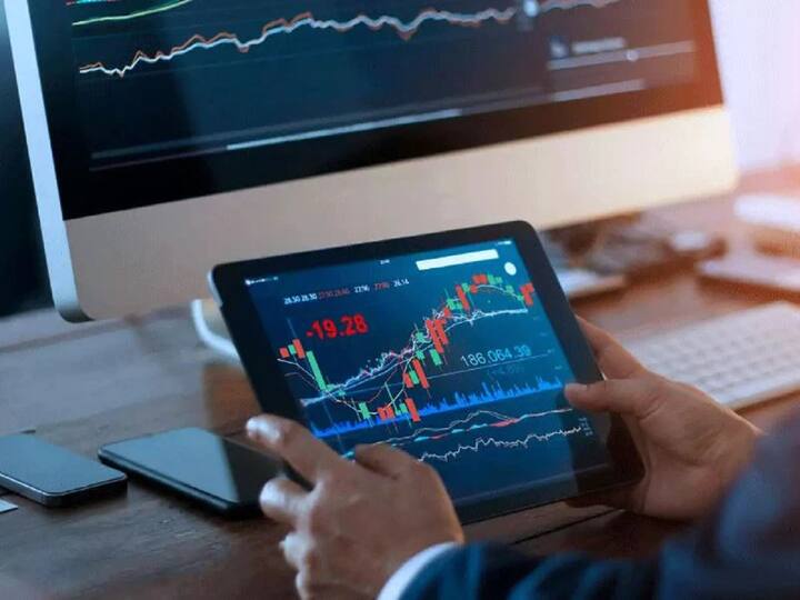 Nifty Financial Services सेक्टरमध्ये एका वर्षात 9.66 टक्‍क्‍यांची वाढ दिसून आली.