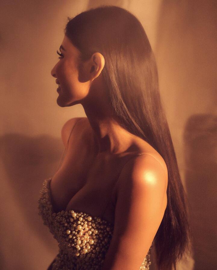 Mouni kept her hair open for the photoshoot. (Images Source: Instagram/imouniroy)