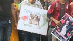 Salman Khan Birth Day: সলমনকে জন্মদিনে শুভেচ্ছা জানিয়ে রাস্তায় 'ভাইজান'-র ভক্তরা