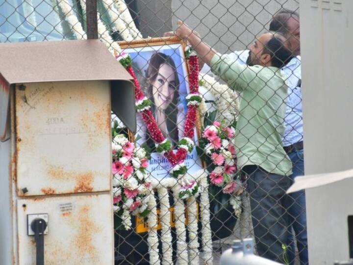 Actress Tunisha Sharma's Last Rites To Be Held Today Actress Tunisha Sharma's Funeral Prep Underway: Vishal Jethwa, Ashnoor Kaur Pay Last Respects