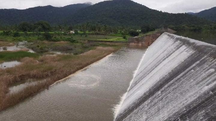 தருமபுரி : கனமழையால் நிரம்பியது வள்ளிமதுரை வரட்டாறு தடுப்பணை