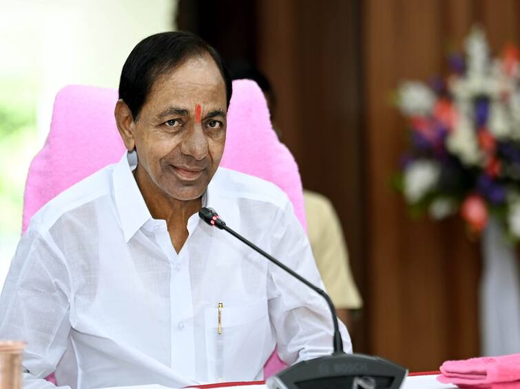 Telangana CM KCR New Year Gift to Waive Farm Loans Up to One Lakh Rupees KCR New Year Gift: సీఎం కేసీఆర్ న్యూ ఇయర్ గిఫ్ట్‌- లక్ష వరకు రుణ మాఫీ!