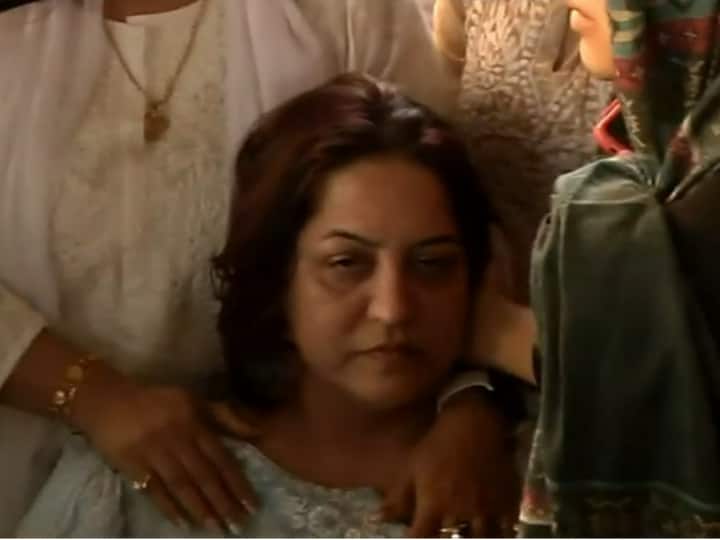 Tunisha Sharma Funeral: टीवी एक्ट्रेस तुनिषा शर्मा ने महज 20 साल की उम्र में दुनिया को अलविदा कह दिया है. एक्ट्रेस का अंतिम संस्कार आज  गोड़देव शमशान भूमि पर हुआ.