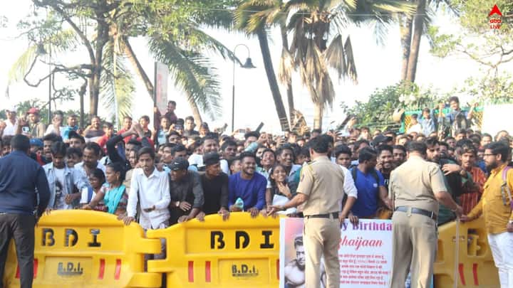কিছুদিন আগেই 'কিসি কা ভাই কিসি কি জান' ছবির শ্যুটিং শেষ করেছেন সলমন খান। ফারহাদ সামজি পরিচালিত এই অ্যাকশন ঘরানার ছবিতে পূজা হেগড়ে ও ভেঙ্কটেশ ডগ্গুবতিকেও দেখা যাবে।