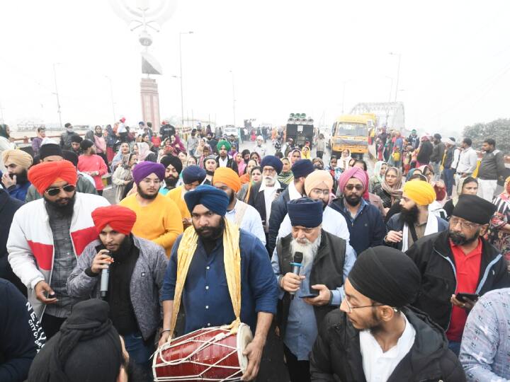 प्रकाश पर्व को लेकर पंजाब सहित कई राज्यों से पांच रागी जत्था पहुंचे हैं. तख्त हरमंदिर साहिब गुरुद्वारा में प्रकाश पर्व को लेकर विशेष लंगर की व्यवस्था की गई है. बाल लीला गुरुद्वारा, कंगन घाट गुरुद्वारा में भूरी वाले बाबा संत कश्मीरा सिंह के नेतृत्व में विशेष लंगर की व्यवस्था की गई है. बाहर से आए श्रद्धालुओं के लिए गुरुद्वारा सहित आसपास के हॉल को भी बुक कराया गया है.
