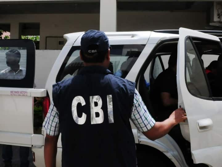 CBI raids at 50 locations in 7 states in Himachal Pradesh constable Paper Leak Case CBI Raids: हिमाचल कांस्टेबल पेपर लीक मामले में CBI ने 7 राज्यों में की छापेमारी, 50 ठिकानों पर ली तलाशी