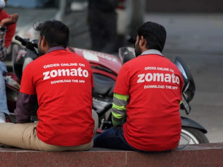 Noida: जिला जज की कार ने बाइक सवार Zomato बॉय को मारी टक्कर, डिलीवरी में देरी के कारण थी स्पीड तेज-मौत