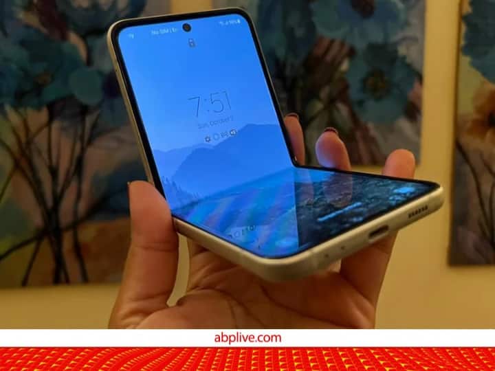 Read more about the article  Samsung Galaxy Z Flip 3 पर मिल रही भारी छूट… प्राइज से 57 हजार रुपये कम में खरीद पाएंगे फोन