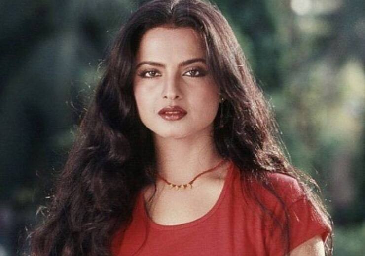 Rekha Was forcefully kissed by biswajit chatterjee for 5 minutes Know This Shocking anjana safar film incident 15 साल की रेखा को 5 मिनट तक जबरदस्ती Kiss करता रहा एक्टर, बुरी तरह सहम गई थीं एक्ट्रेस