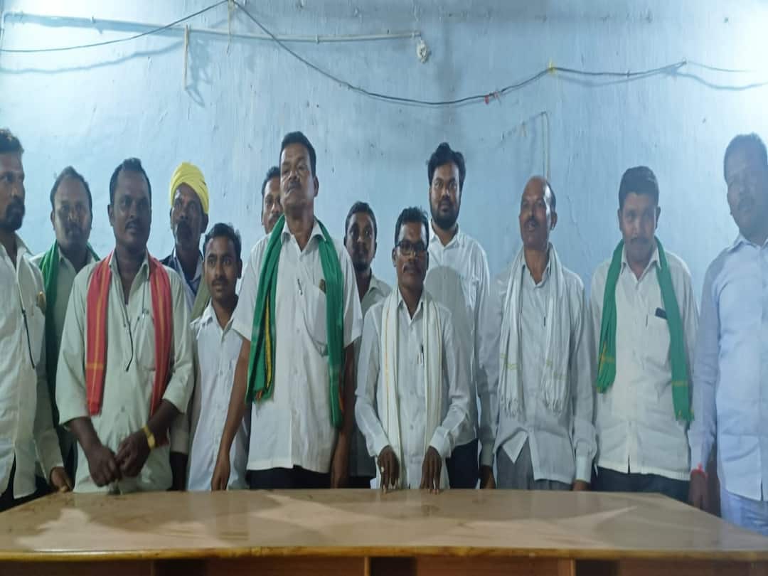 Komaram Bheem district 18 sarpanches resign to BRS party no funds to development works DNN BRS Sarpanches Resign : కుమ్రం భీమ్ జిల్లాలో బీఆర్ఎస్ కు గట్టిదెబ్బ, 18 మంది సర్పంచ్ లు రాజీనామా!