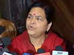 BJP सांसद प्रज्ञा ठाकुर के समर्थन में उतरीं MP की मंत्री, बोलीं- 'हर देवी-देवता के हाथ में होता है हथियार'