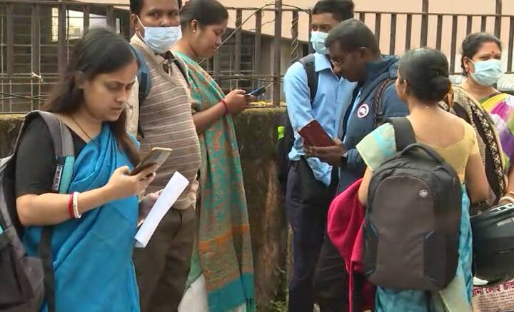 সিসিটিভি ক্যামেরার ব্যবস্থাও ছিল ভিতরে। গোটা ইন্টারভিউ পর্ব ভিডিও রেকর্ডিং করে রাখার ব্যবস্থাও করে পর্ষদ।