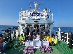 गुजरात में तटरक्षक दल को मिली बड़ी कामयाबी, पाकिस्तानी नाव से 300 करोड़ की ड्रग्स और बड़ी मात्रा में हथियार बरामद