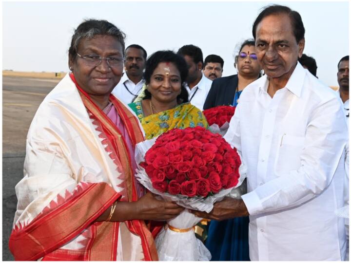 President Draupadi Murmu reached Telangana welcomed by CM KCR ANN Telangana: तेलंगाना पहुंचीं राष्ट्रपति द्रौपदी मुर्मू, सीएम केसीआर ने किया स्वागत