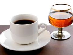 कॉफी पीना पड़ सकता है भारी, क्या शराब के बराबर पहुंचाता है शरीर को नुकसान