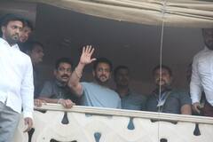 Salman Khan Birthday: बर्थडे सलमान के घर लगी फैंस की भीड़, भाईजान ने सलाम कर चाहने वालों की विशेज की कबूल