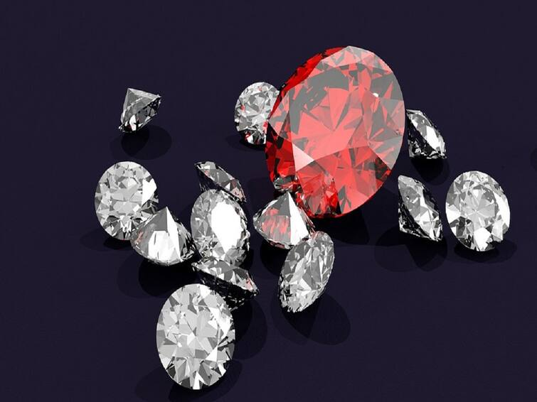 Russia-Ukraine War Hits Surat's Diamond Industry, Indian Jewelery Will Not Be Sold As Country Bans રશિયા-યુક્રેન યુદ્ધને કારણે સુરતના હીરા ઉદ્યોગને માઠી અસર, આ દેશે પ્રતિબંધ લગાવતા ભારતની જ્વેલરી વેચાશે નહીં