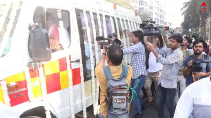 জানা গিয়েছে, শ্যুটিং সেটে চা-বিরতির সময় টয়লেটে যান। এদিকে দীর্ঘ সময় না বেরনোর পর সন্দেহ হতেই দরজা ভাঙা হয়। জানা গিয়েছে, তুনিশা গলায় ফাঁস দিয়ে আত্মঘাতী হন।