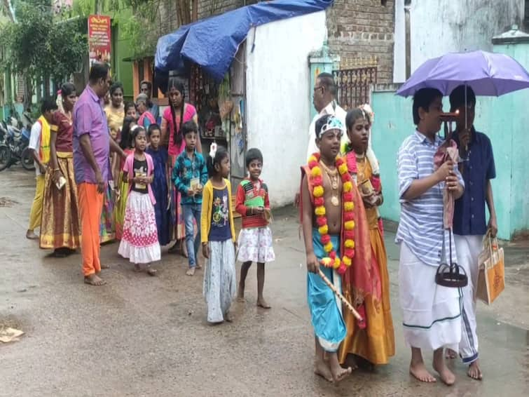 margazhi 2022 kanchipuram childrens enthusiastically participating despite the early morning chill பக்தி பரவசத்தில் காஞ்சிபுரம்..! அதிகாலையிலேயே கடவுள் வேடமிட்டு  பஜனை பாடும் சிறுவர்கள்..!