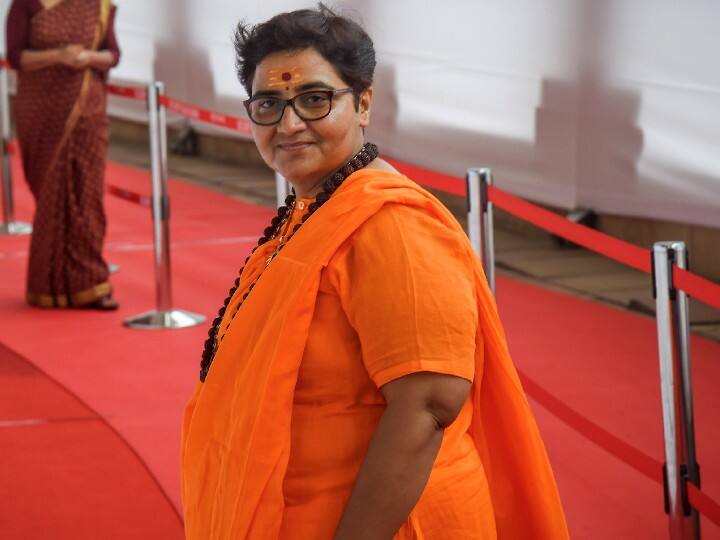 MP Politics Congress Demands Treason Case Against BJP MP Sadhvi Pragya Thakur over Knife Weapon Statement BJP सांसद प्रज्ञा ठाकुर के 'चाकू' वाले बयान पर भड़की कांग्रेस, 'राजद्रोह' का केस दर्ज करने की मांग