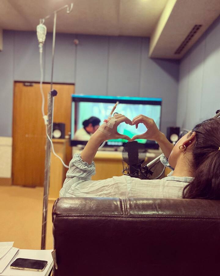 சிகிச்சை பெற்றுக் கொண்டே டப்பிங் செய்த சமந்தா