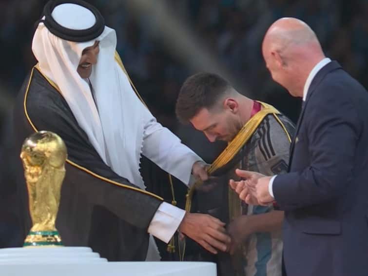 Lionel Messi offered 8.2 Crore for the Arabic Bisht he wore while lifting the World Cup Lionel Messi : 