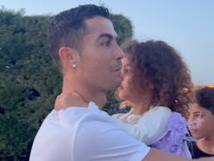 Cristiano Ronaldo को उनकी गर्लफ्रेंड ने गिफ्ट की शानदार कार, कीमत जामकर उड़ जाएंगे आपके होश