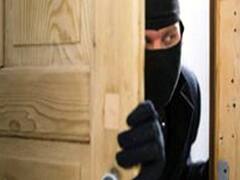 வீட்டில் தனியாக இருந்த  மாணவியிடம் நூதன முறையில் பணம், நகை கொள்ளை