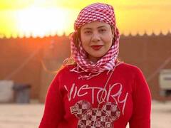 दुबई की रेत पर 'जिंदा है पठान', जंगल सफारी पर निकलीं संभावना सेठ को देख फैंस हुए हैरान