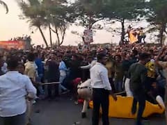 Photo : सलमान खानला भेटण्यासाठी मोठी गर्दी, पोलिसांनी केला लाठीचार्ज