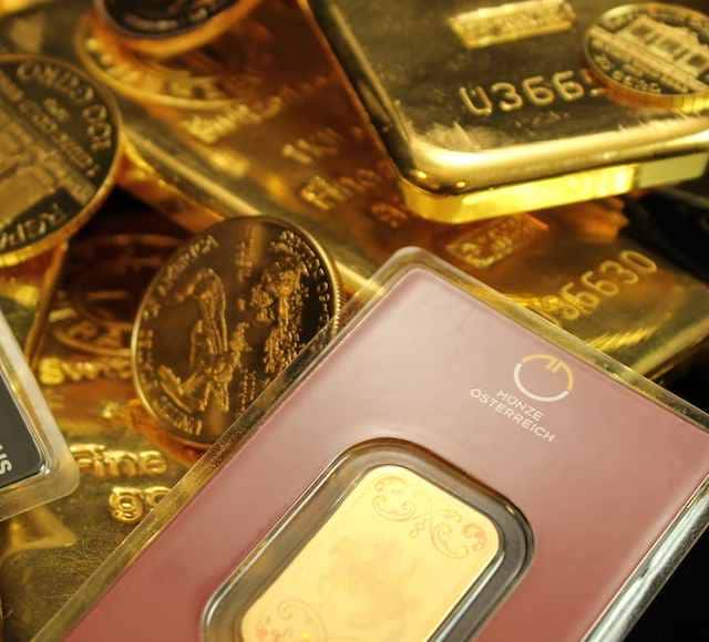 Gold Rate Today : सोन्याच्या दरात सतत चढ-उतार पाहायला मिळतात.