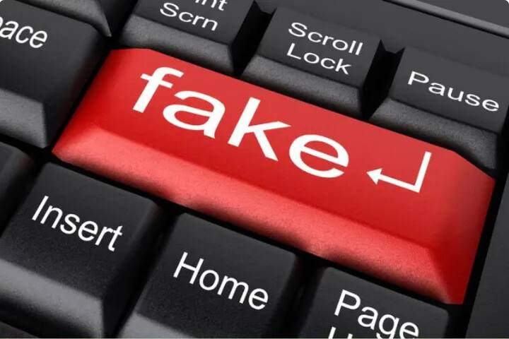 ১ প্রথমে 'ডোমেইন নেম'বা লিঙ্কটি খুঁটিয়ে দেখুন। ২ লিঙ্কটি খোলার পরে তার পাশে তালা চিহ্ণ আছে কিনা তা দেখে নিন। এর থেকে ওয়েবসাইট সুরক্ষিত আছে কিনা বোঝা যায়।