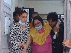 तुनिषा शर्मा की बॉडी देख बेसुध हुईं उनकी मां, दिल तोड़ने वाला वीडियो आया सामने