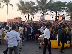 Photo : सलमान खानला भेटण्यासाठी मोठी गर्दी, पोलिसांनी केला लाठीचार्ज