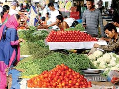 Vegetable Price: உச்சத்தில் சின்ன வெங்காயம் விலை... தக்காளி, பீன்ஸ், கேரட் நிலவரம் எப்படி...?