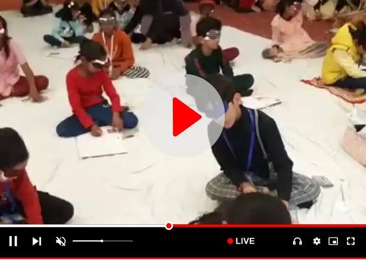 Kota Interesting News Blindfolded Children painting and reading with sixth sense you will be shocked to see ANN Watch: हैरान कर देगी बच्चों की यह कला! आंख पर पट्टी बांध बनाते हैं ऐसी पेंटिंग, कलर भी पहचान लेते हैं