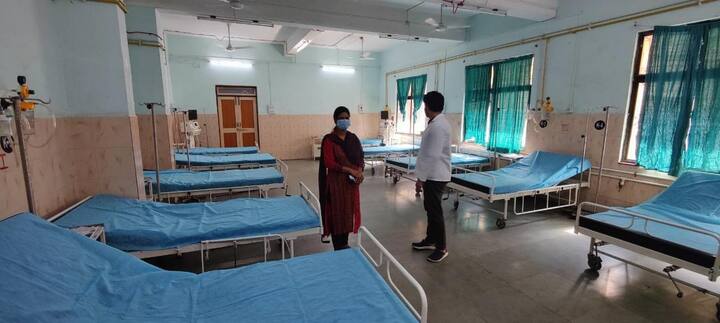 कोरोनाच्या पार्श्वभूमीवर शासकीय यंत्रणेसह खासगी रुग्णालयांनाही सज्ज राहण्याच्या सूचना यावेळी देण्यात आल्या.