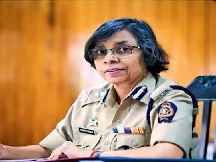 Director General of Police Rashmi Shukla can get an extension Chief Minister positive will soon sign the file Rashmi Shukla : पोलीस महासंचालक रश्मी शुक्ला यांना मुदतवाढ मिळण्याची शक्यता, मुख्यमंत्री सकारात्मक, लवकरच फाईलवर सही करणार