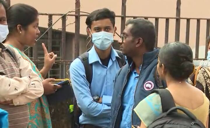 চাকরির ইন্টারভিউয়েও এ দিন যথেষ্ট কড়াকড়ি ছিল। স্বচ্ছতা বজায় রাখতে ইন্টারভিউয়ের জন্য পাঁচটি প্যানেল রাখা হয়।