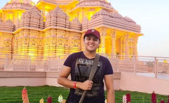 এলেন, দেখলেন, জয় করলেন, তাঁর অভিনয়জীবনকে এমন ভাবে ব্যাখ্যা করা যায় না। শিশুশিল্পী হিসেবে আত্মপ্রকাশের পর একগুচ্ছ কাজ করেছেন বটে। তবে সম্পূর্ণ অন্য কারণে খবরের শিরোনামে অভিনেতা দেব জোশী। মাত্র ২২ বছর বয়সে চাঁদে যাচ্ছেন তিনি।