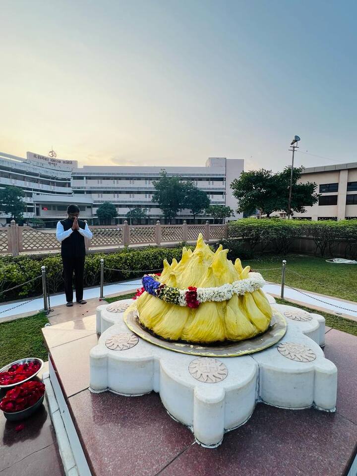 त्यानंतर परिसरातच महर्षी व्यास सभागृहात आमदारांचे उद्बोधन वर्ग घेण्यात  आला.