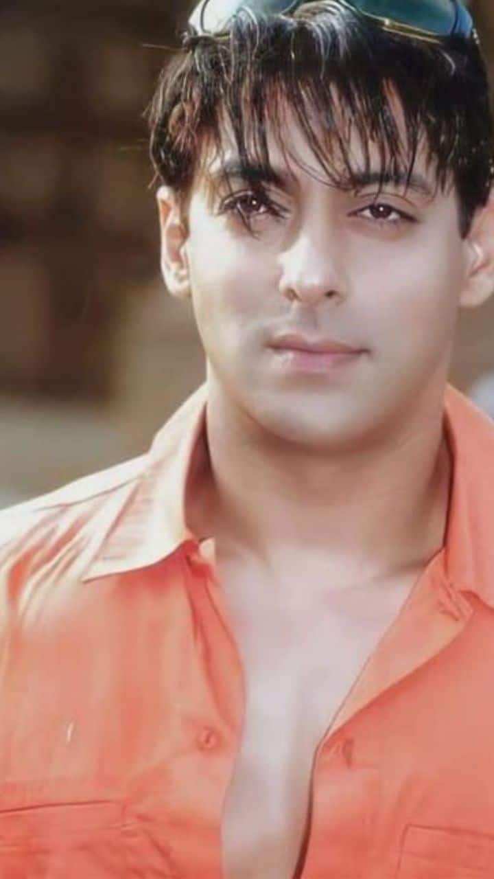 இவர் ஹீரோவாக நடித்த முதல் படமே(மெயின் ப்யார் க்யா) மாபெரும் ஹிட் அடித்தது