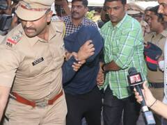 Tunisha Sharma Suicide Case:  मुंह छुपाकर, नंगे पावों....शीजान ख़ान को इस हालत में कोर्ट ले गई पुलिस, सामने आईं तस्वीरें