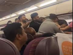 VIDEO: बैंकॉक से कोलकाता आ रही फ्लाइट में दो यात्रियों के बीच हुई जमकर मारपीट, वायरल हो रहा वीडियो