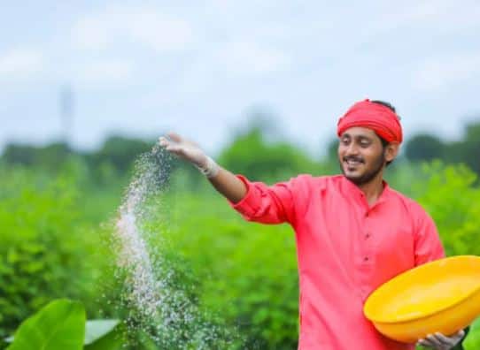 पंतप्रधान किसान सन्मान निधी योजनेशी देशातील आठ कोटीहून अधिक शेतकरी जोडले गेले आहेत. सध्या पीएम किसान योजनेचा लाभ घेणाऱ्या शेतकऱ्यांची पडताळणी सुरू आहे.