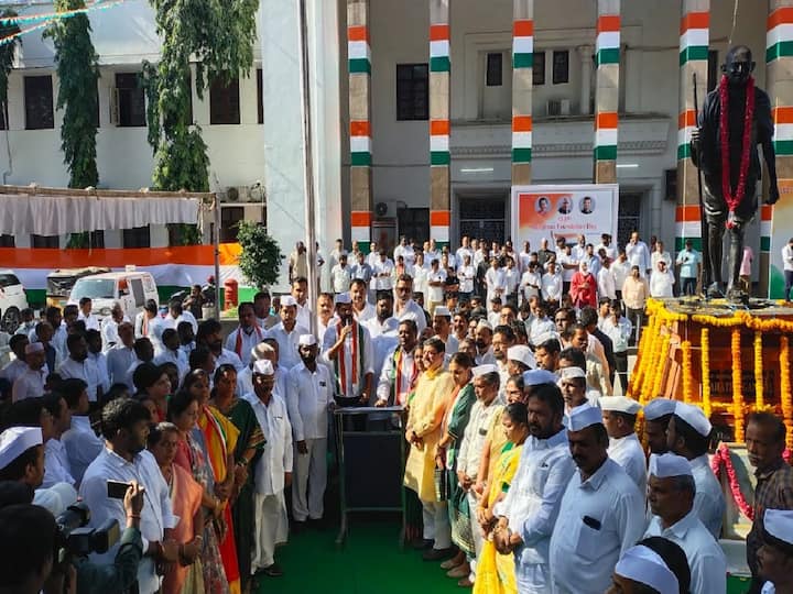 Revanth reddy flag hosting in Gandhi bhavan, celebrates congress Emergence Day Revanth Reddy: యాత్రల భయం వల్లే కొవిడ్ రూల్స్, కేసీఆర్ చేతిలో విధ్వంసమే - రేవంత్