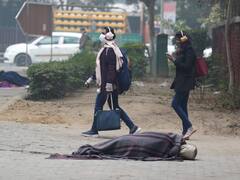 Homeless People Battle Winter With Bonfires, Take Refuge In Shelter Homes As Delhi Shivers
